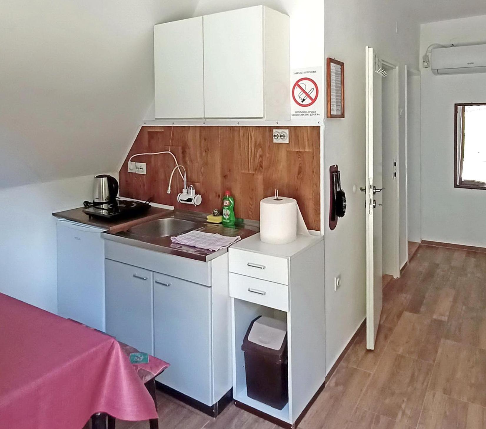 Ferienwohnung Apartman Duric Donji Milanovac Exterior foto